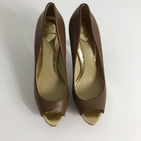 B Brian Atwood Franciska Peep Toe Pump Brown 8.5 - Picture 2 of 8